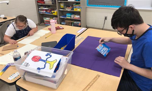 Students make notecards